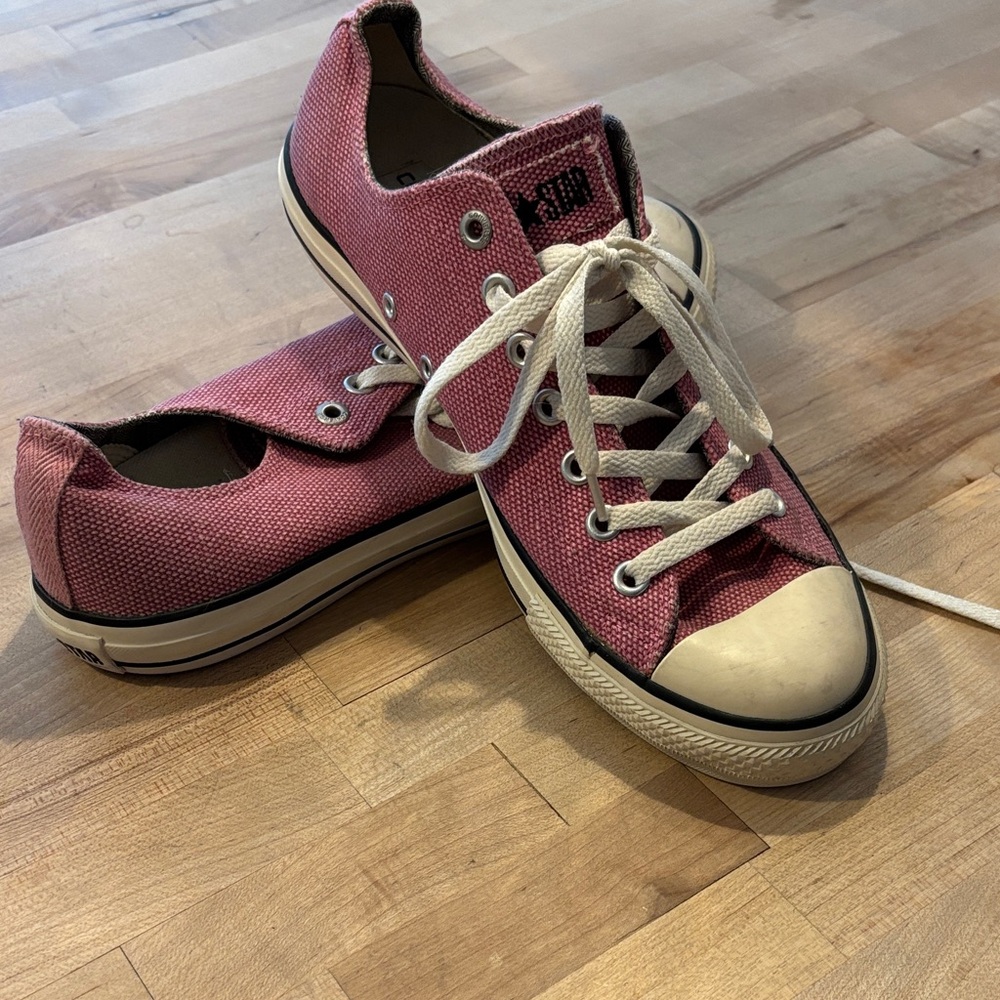 Converse Low-Top Canvas Sneakers in Dusty Rose